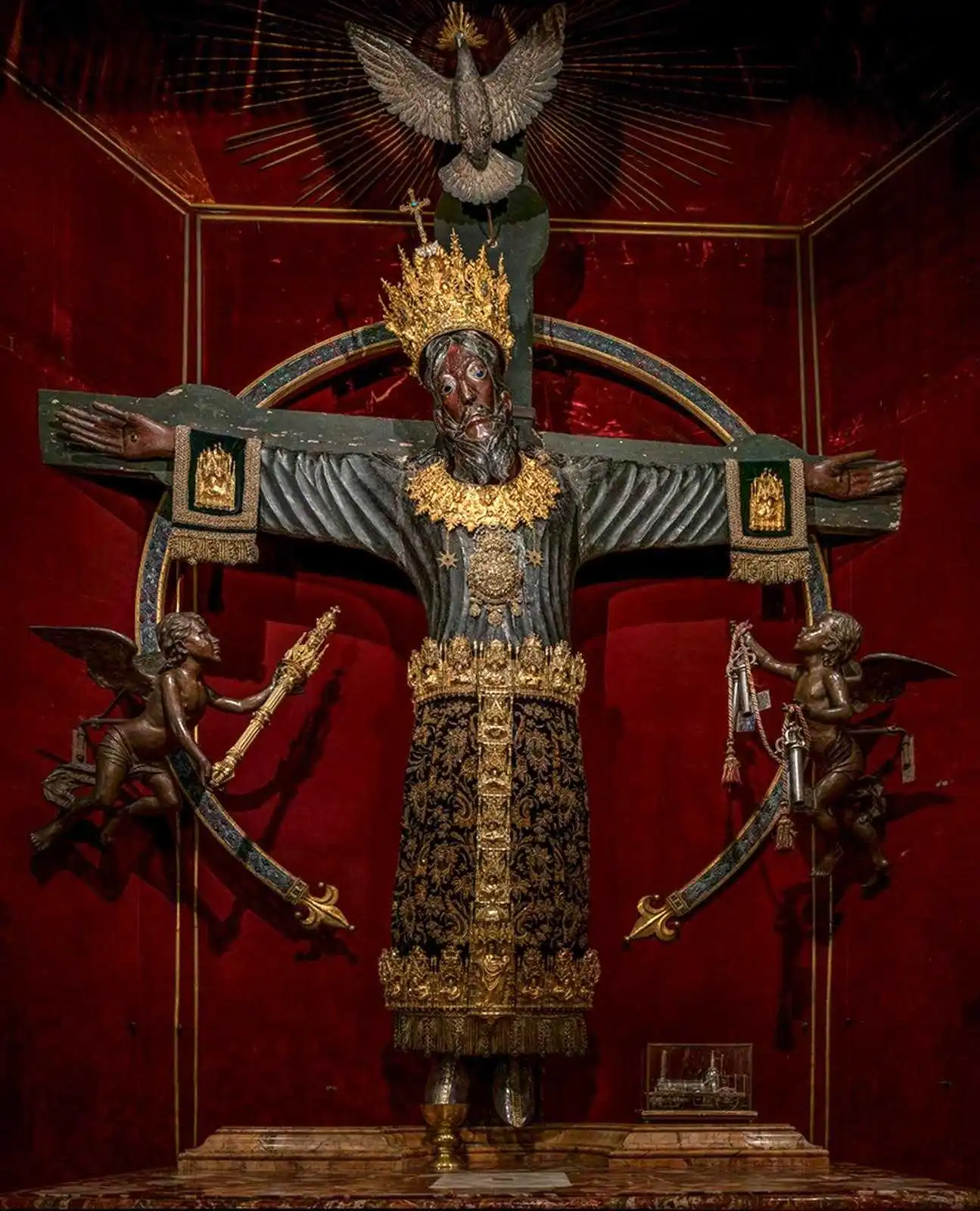 Il Volto Santo, la sacra effigie custodita nella Cattedrale di San Martino a Lucca